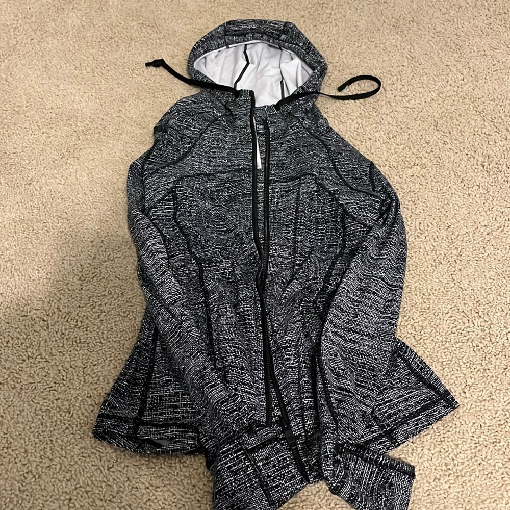 Lululemon BBL Jacket (I forgot the name of it) Size 6
